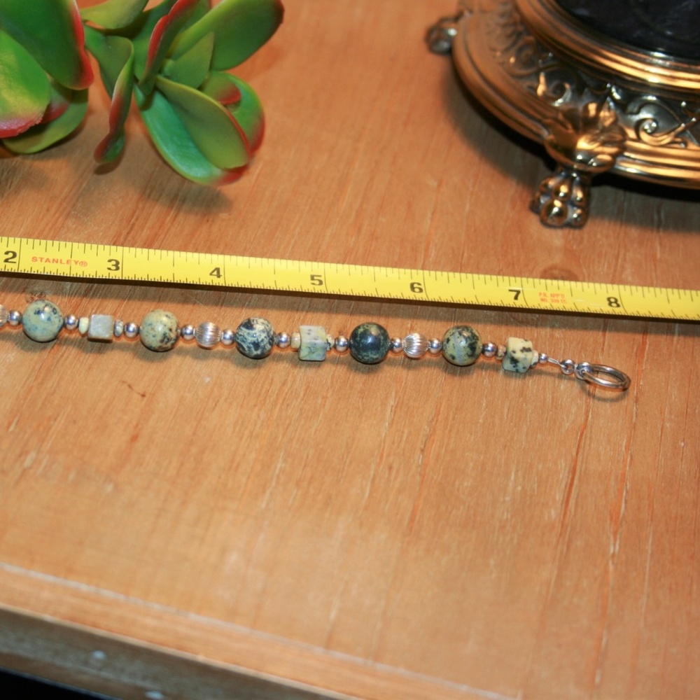 Green and silver beaded bracelet - Picture 4 of 4